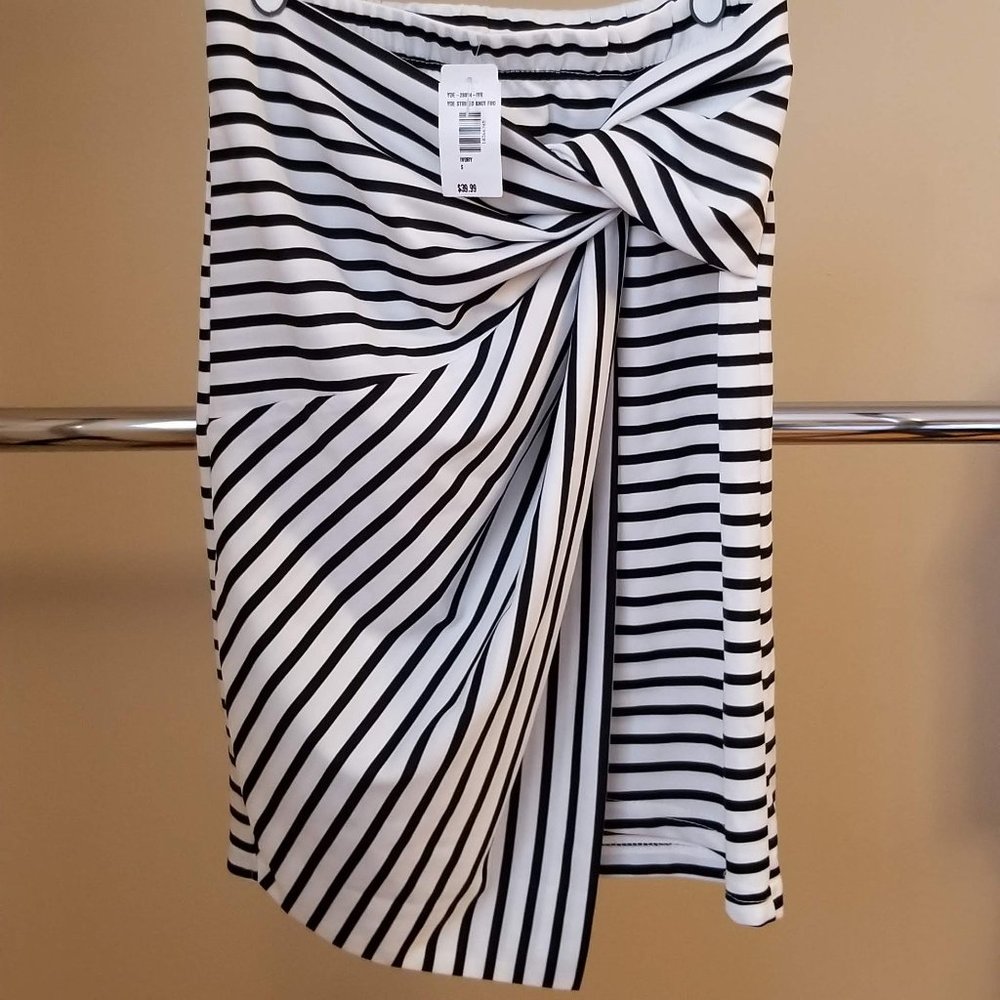 NWT. Striped wrap mini skirt